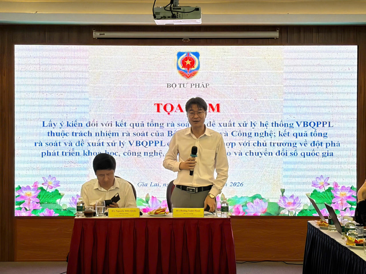 Phó Cục trưởng Hoàng Xuân Hoan phát biểu khai mạc và định hướng thảo luận.