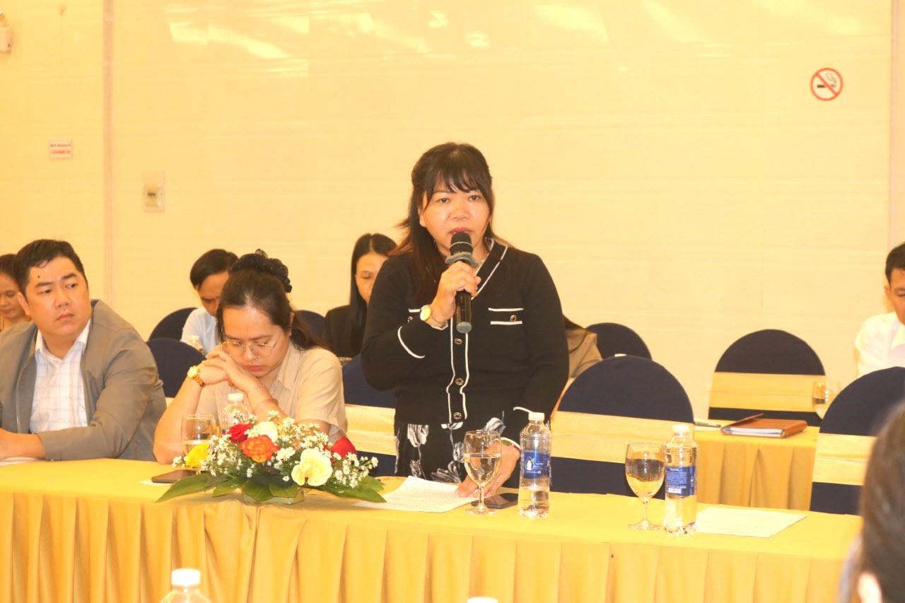 Đại diện Thanh tra TP Huế trao đổi tại buổi tọa đàm.(Ảnh: T.Nhung)