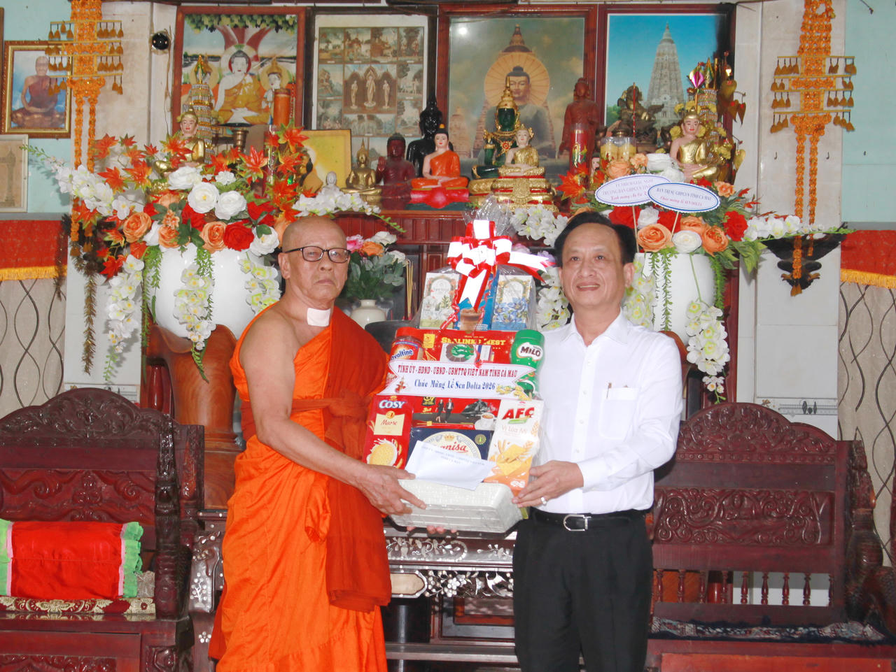 Chủ tịch HĐND tỉnh Cà Mau thăm, chúc mừng các chùa Khmer dịp Lễ Sen Dolta