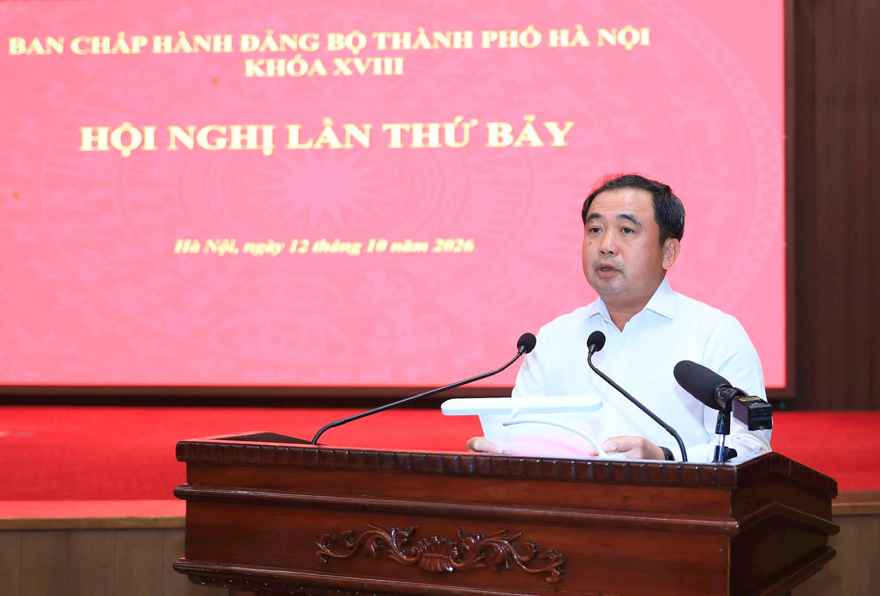 Bí thư Thành ủy Hà Nội Trần Đức Thắng phát biểu tại hội nghị. Ảnh: Quang Thái