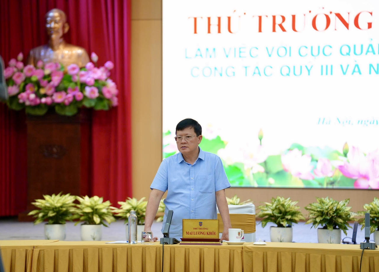 Thứ trưởng Bộ Tư pháp Mai Lương Khôi phát biểu tại buổi làm việc