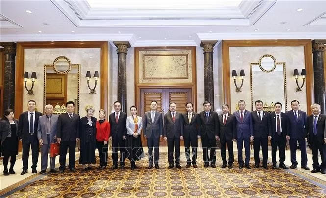 Chủ tịch Quốc hội Trần Thanh Mẫn với các nhân sĩ hữu nghị Trung Quốc. Ảnh: Doãn Tấn/TTXVN