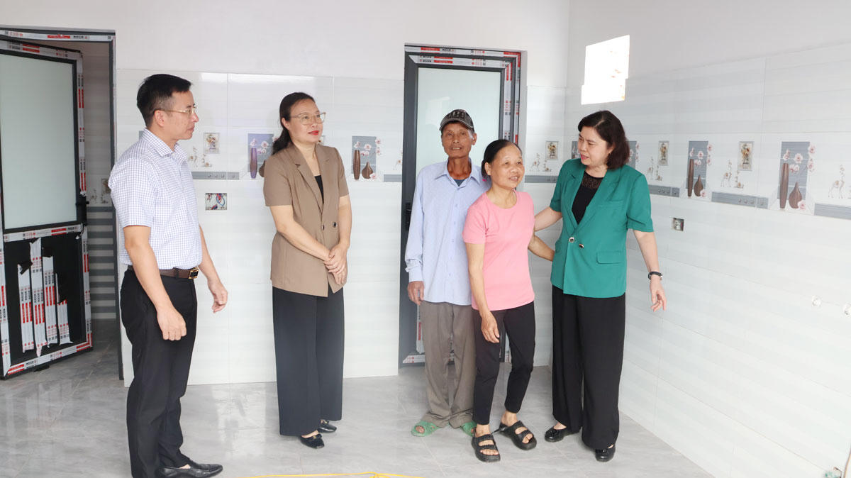 Trao hỗ trợ xây nhà Đại đoàn kết tại xã Trường Sơn (Bắc Ninh)