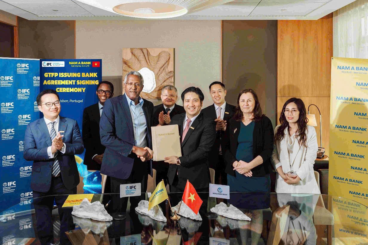 Nam A Bank ký kết hợp tác sâu rộng với Tổ chức tài chính quốc tế (IFC) tại thủ đô Lisbon (Bồ Đào Nha)