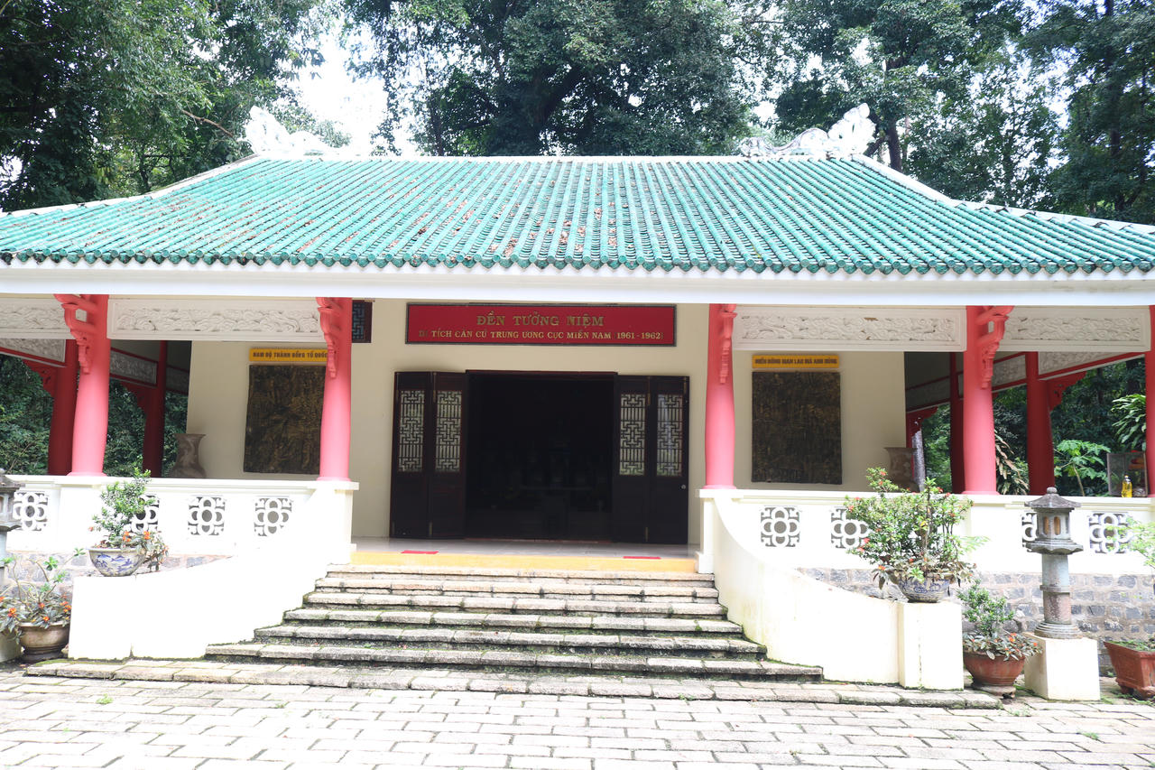  Đền tưởng niệm trong khu di tích căn cứ Trung ương Cục miền Nam. Ảnh: Tiến Dũng.