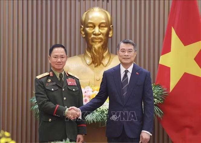 Thủ tướng Lê Minh Hưng tiếp Đại tướng Khamliang Outhakaysone, Phó Thủ tướng, Bộ trưởng Bộ Quốc phòng Lào, sáng 13/10. Ảnh: Lâm Khánh/TTXVN