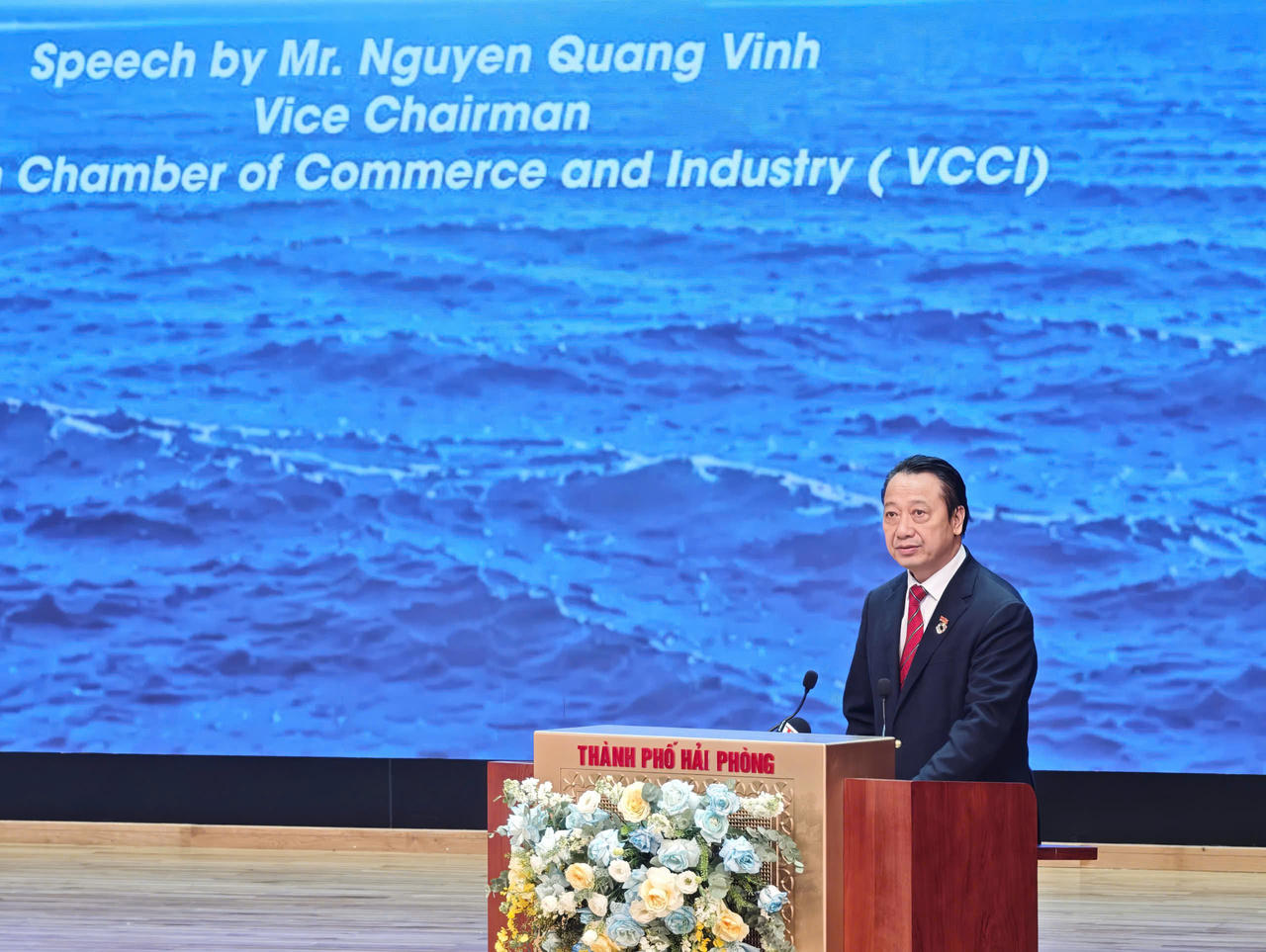 Phó Chủ tịch Liên đoàn Thương mại và Công nghiệp Việt Nam (VCCI) Nguyễn Quang Vinh phát biểu tại hội nghị. (Ảnh: Thuỳ Linh)