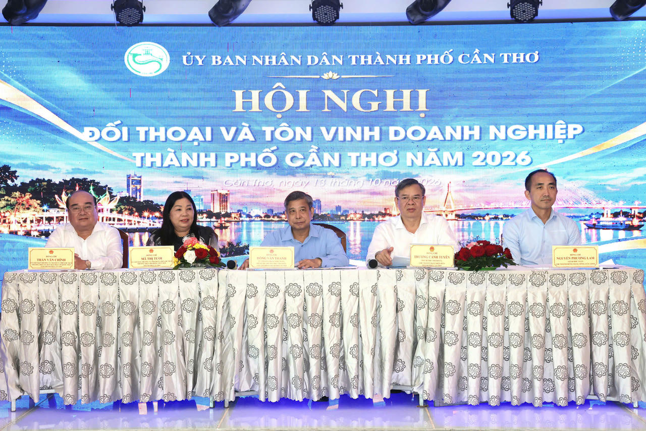 Lãnh đạo TP Cần Thơ chủ trì, đối thoại với doanh nghiệp trên địa bàn. (Ảnh: Hà Vy)