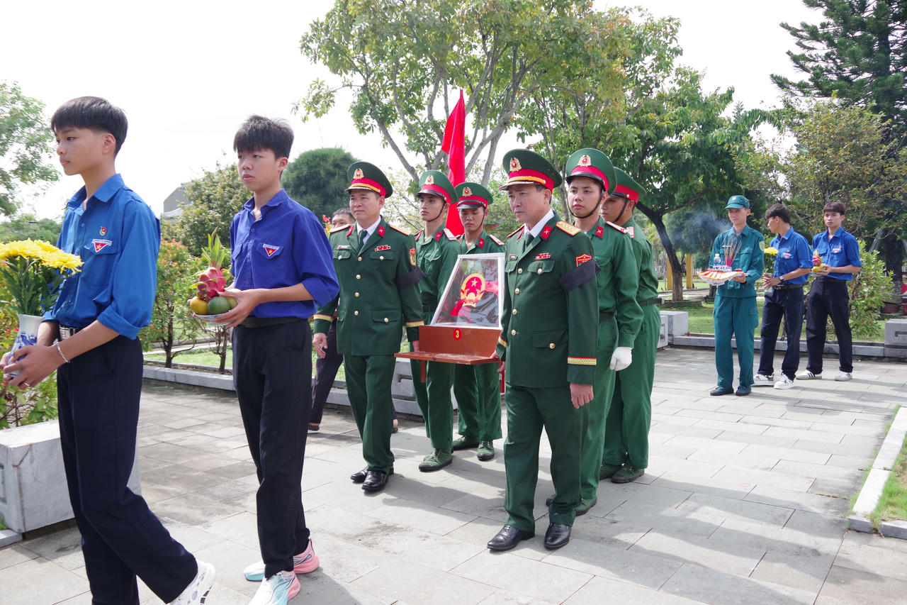 Trang nghiêm lễ truy điệu, an táng 14 hài cốt liệt sĩ tại Hội An