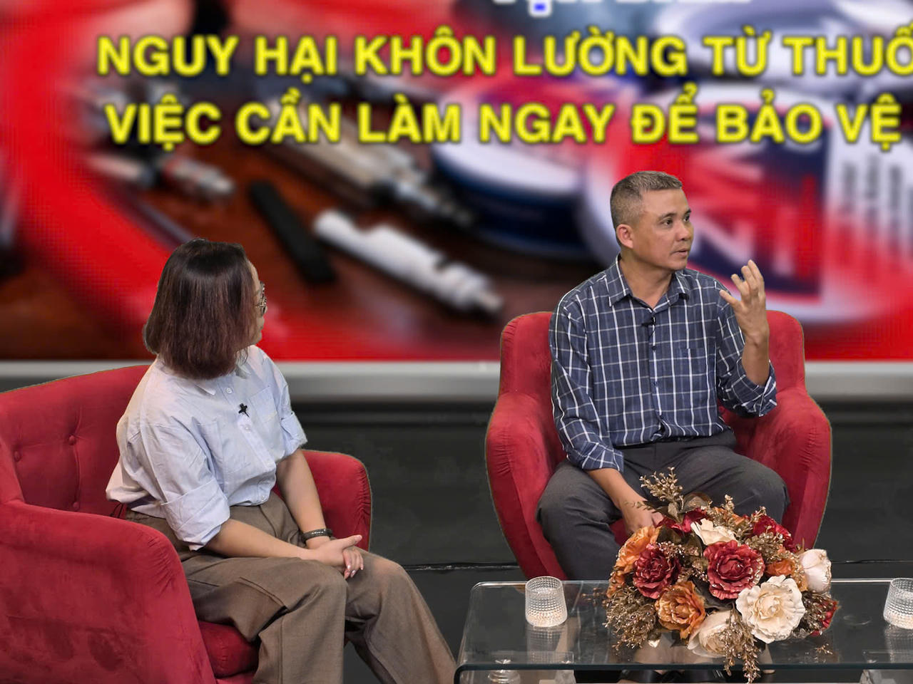 TS.BS Nguyễn Trung Nguyên - Giám đốc Trung tâm Chống độc, Bệnh viện Bạch Mai và TS. Nguyễn Thu Hương - Đại diện Tổ chức Y tế cộng đồng toàn cầu Vital Strategies chia sẻ tại Tọa đàm.