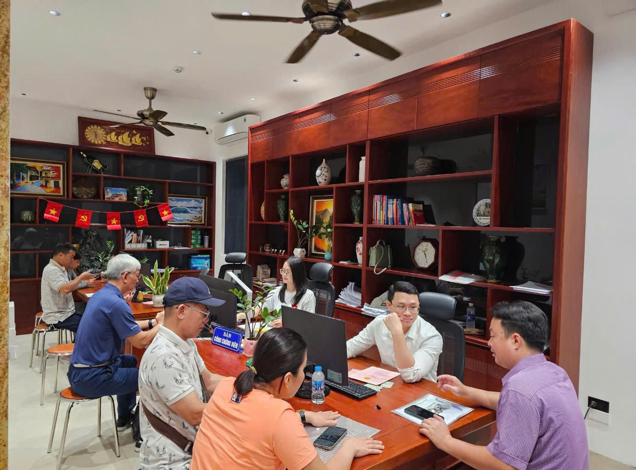 Hoạt động công chứng ngày càng được đổi mới theo hướng hiện đại, chuyên nghiệp, lấy người dân làm trung tâm phục vụ, góp phần nâng cao tính minh bạch và phòng ngừa rủi ro pháp lý trong các giao dịch dân sự, bất động sản.