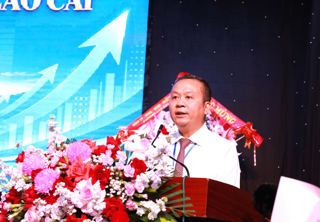 Ông Nguyễn Quốc Huy, Bí thư Đảng uỷ phường Lào Cai phát biểu chỉ đạo đại hội (Ảnh: Trường Hải).