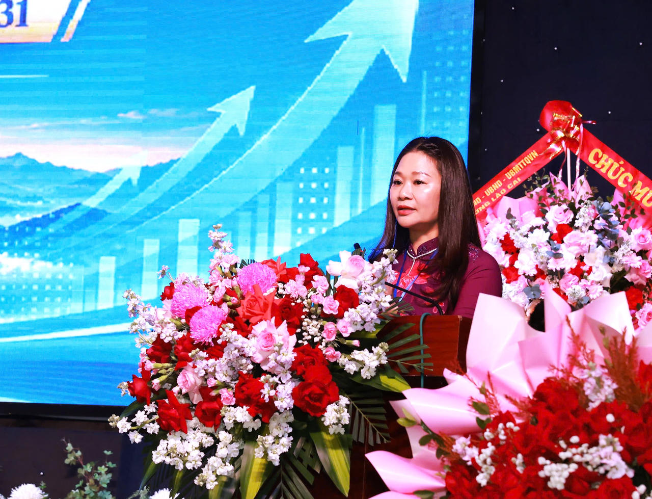Bà Nguyễn Thị Minh Hiền, Chủ tịch Hội Doanh nghiệp phường Lào Cai khóa I, nhiệm kỳ 2026 – 2031 phát biểu nhận nhiệm vụ (Ảnh: Trường Hải).