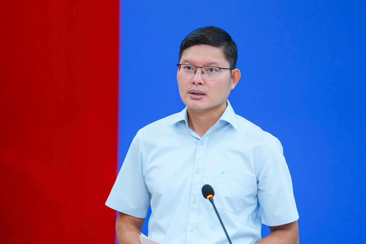 &Ocirc;ng Nguyễn Mạnh Ki&ecirc;n, Ủy vi&ecirc;n Ban Thường vụ, Ph&oacute; Trưởng ban Quan hệ lao động Tổng LĐLĐVN ph&aacute;t biểu tại cuộc họp. Ảnh: P.V.