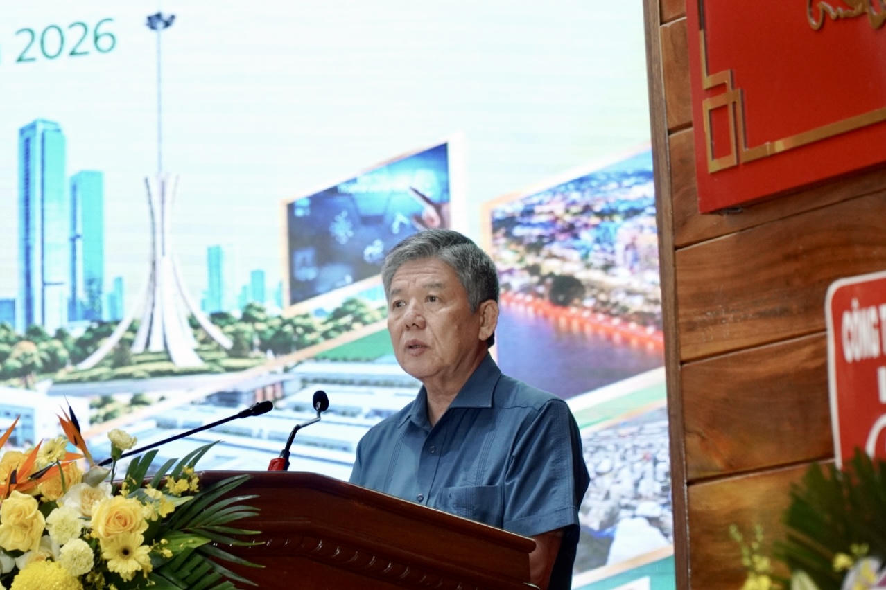Ông Ngô Chí Cường - Bí thư Tỉnh ủy, Chủ tịch HĐND tỉnh Đồng Tháp phát biểu tại buổi họp mặt. Ảnh: Kim Ngân