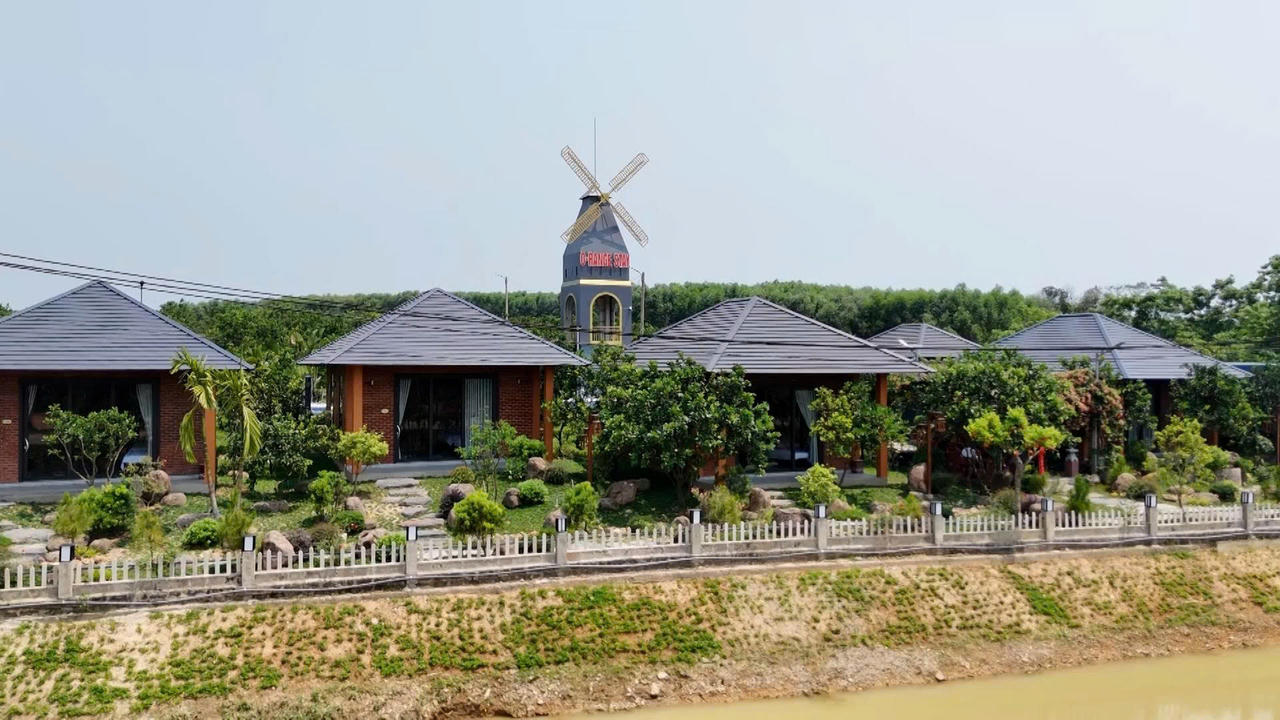 Mô hình O’Range Stay tại thôn Phú Hưng kết hợp không gian vườn cây với dịch vụ lưu trú, cà phê và ẩm thực, góp phần khai thác tiềm năng du lịch nông thôn. (Ảnh: Minh Phương)