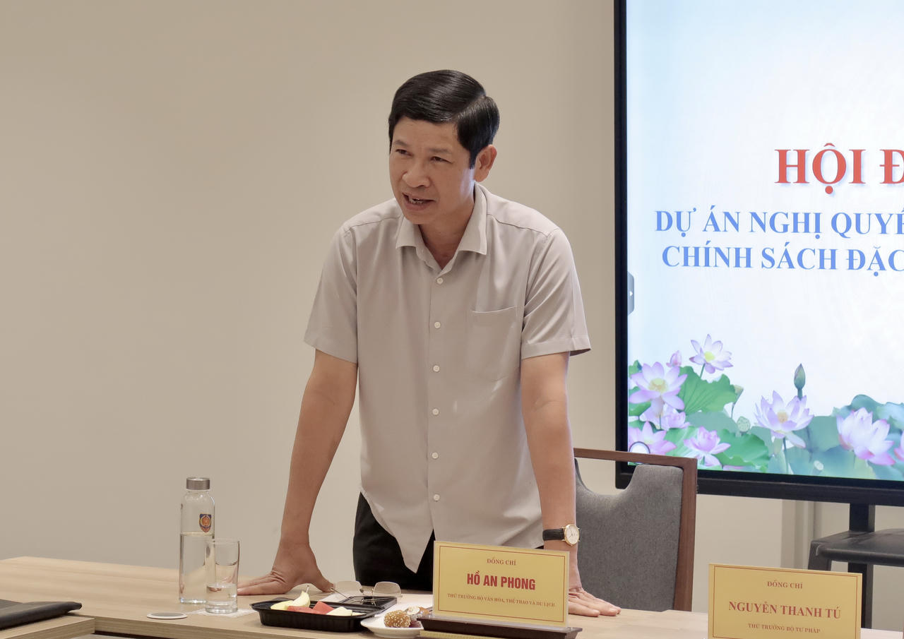 Thứ trưởng Bộ Văn hóa, Thể thao và Du lịch Hồ An Phong phát biểu tại buổi thẩm định.