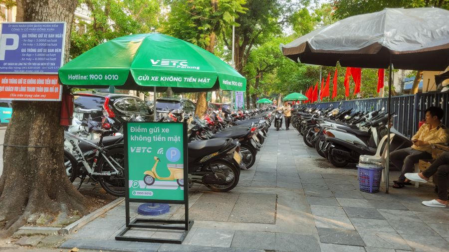 Hà Nội đề xuất thanh toán không tiền mặt tại toàn bộ điểm trông giữ xe