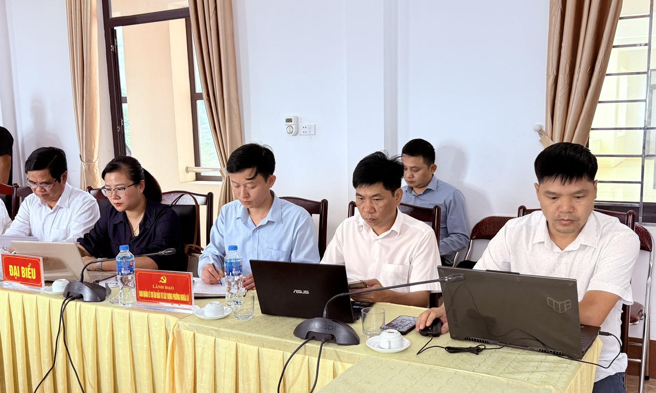 Các đại biểu tại buổi làm việc (Ảnh: Nguyễn Hải).
