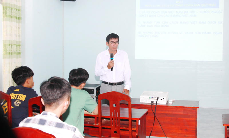 Cà Mau: Khai giảng lớp bồi dưỡng nhận thức về Đảng khóa 4