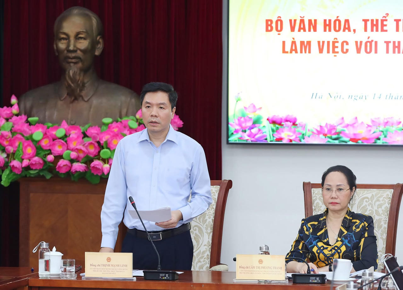 Phó Bí thư Thường trực Thành ủy Huế Trịnh Mạnh Linh phát biểu tại buổi làm việc.(Ảnh: N.Hiếu)