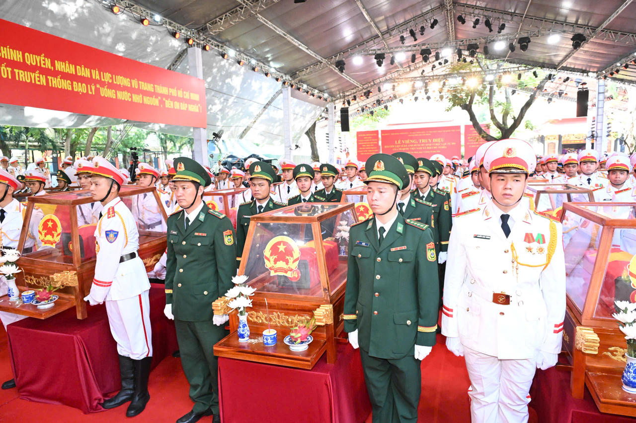Trang nghiêm, xúc động đưa các Anh hùng liệt sĩ về an nghỉ tại Nghĩa trang Liệt sĩ TP Hồ Chí Minh