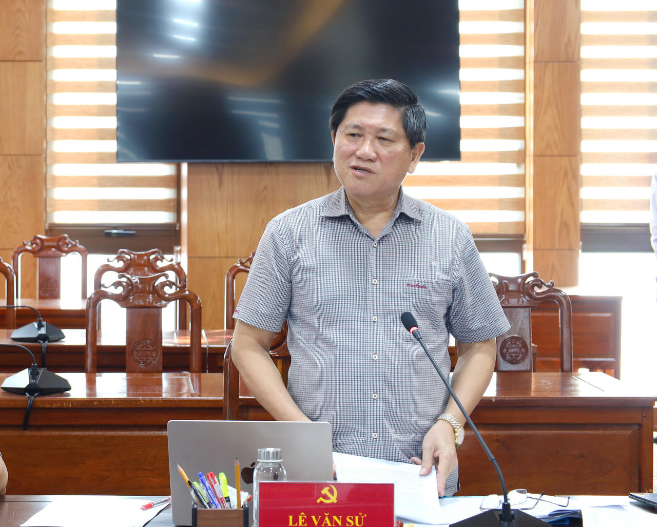 Ông Lê Văn Sử - Phó Chủ tịch UBND tỉnh Cà Mau, đề xuất giải pháp tháo gỡ khó khăn đối với các dự án tồn đọng thuộc lĩnh vực phụ trách (Ảnh: CTV).