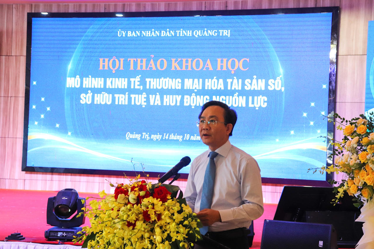 Ông Hoàng Xuân Tân, Phó Chủ tịch UBND tỉnh Quảng Trị, phát biểu khai mạc hội thảo. (Ảnh: M.P)