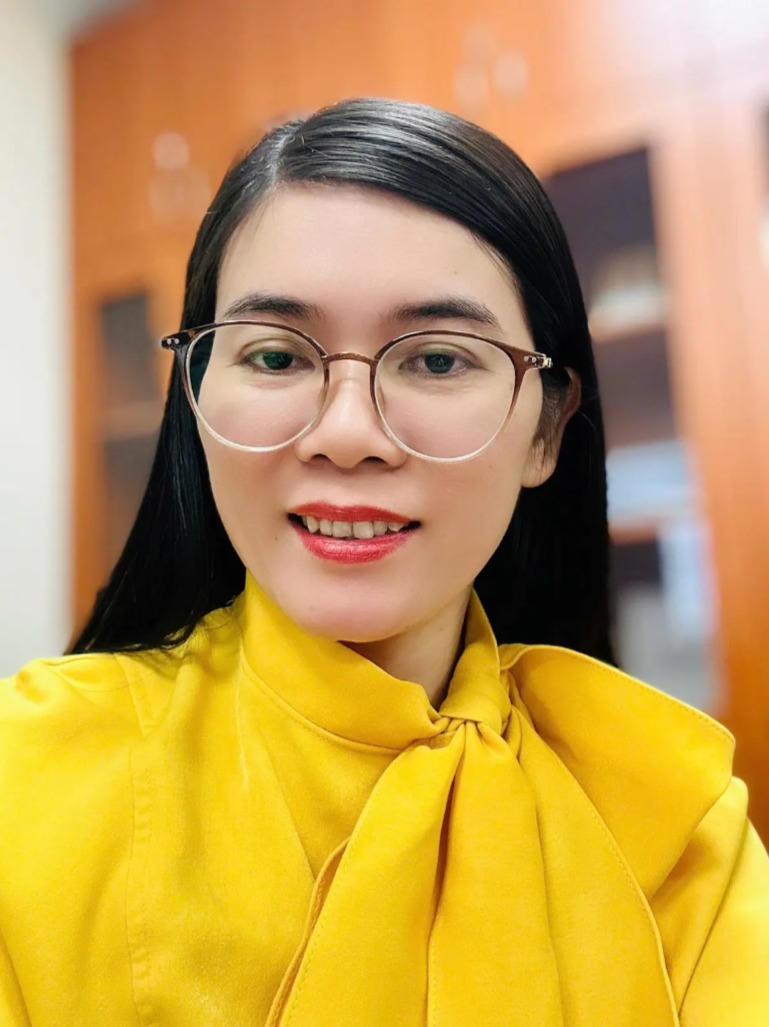 B&agrave; Lại Kim Dung.