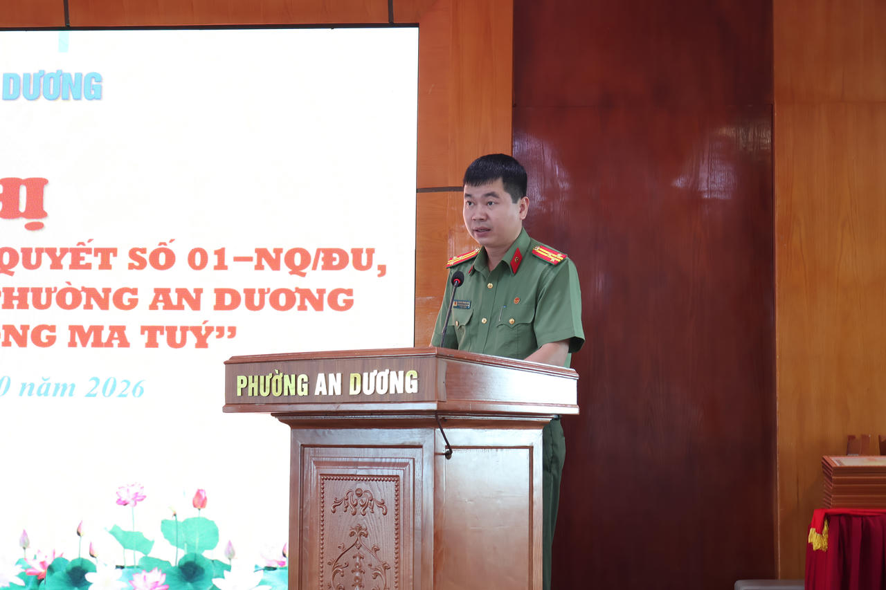 Ông Trương Thanh Hiếu, Trưởng Công an phường An Dương báo cáo kết quả sau 01 năm thực hiện Nghị quyết. (Ảnh Cổng TTĐT Hải Phòng)
