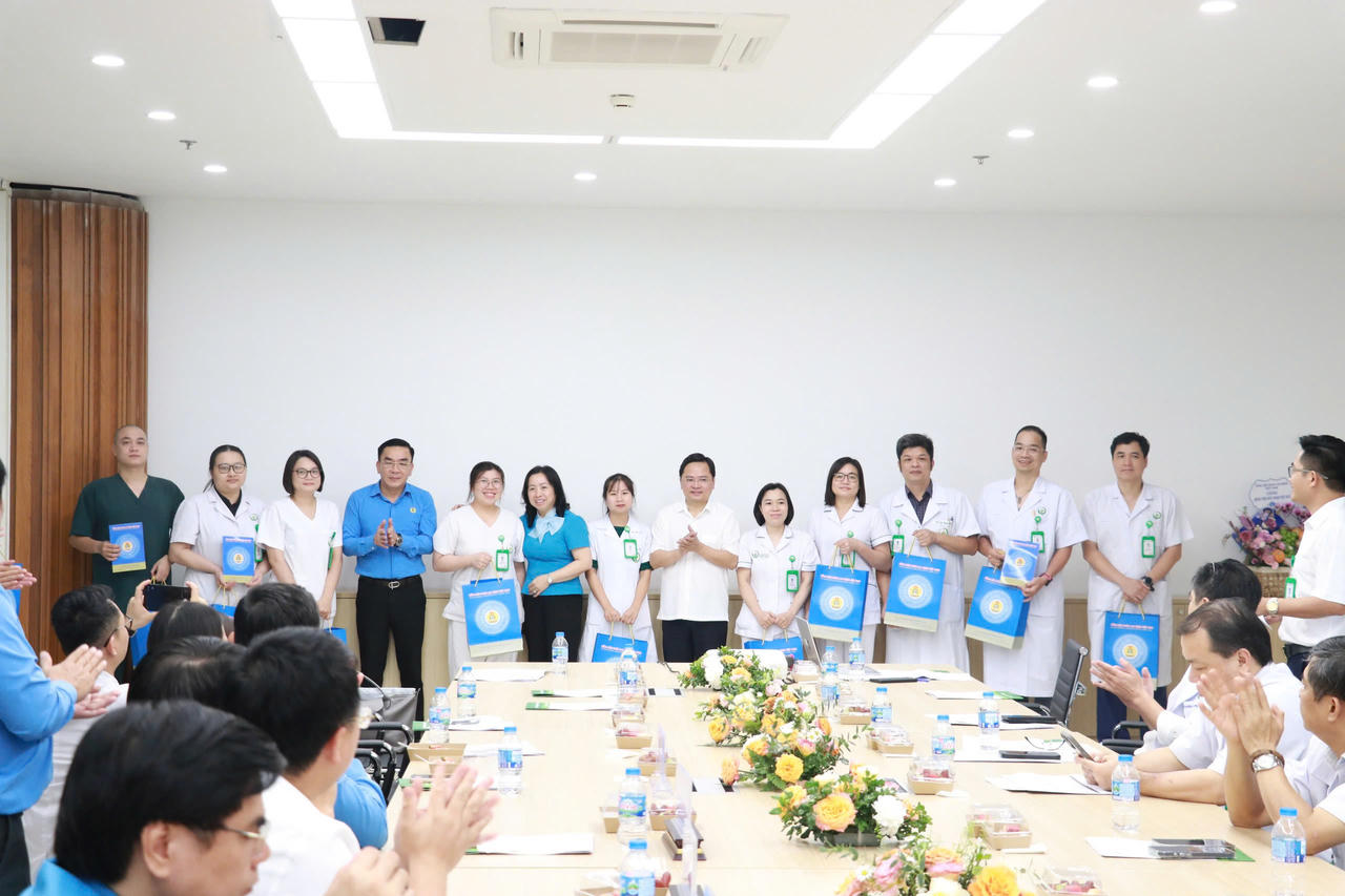 Tháo gỡ khó khăn, nâng cao phúc lợi cho cán bộ y tế tại Ninh Bình
