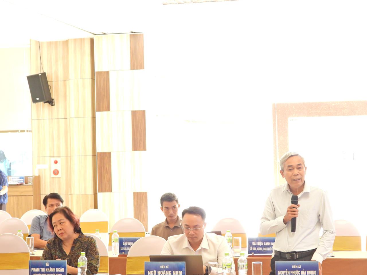 Các chuyên gia trao đổi, làm rõ cơ sở khoa học và khả năng áp dụng Bộ tiêu chí Cultural DNA trong tổ chức, diễn giải dữ liệu di sản. (Ảnh: Minh Phương)