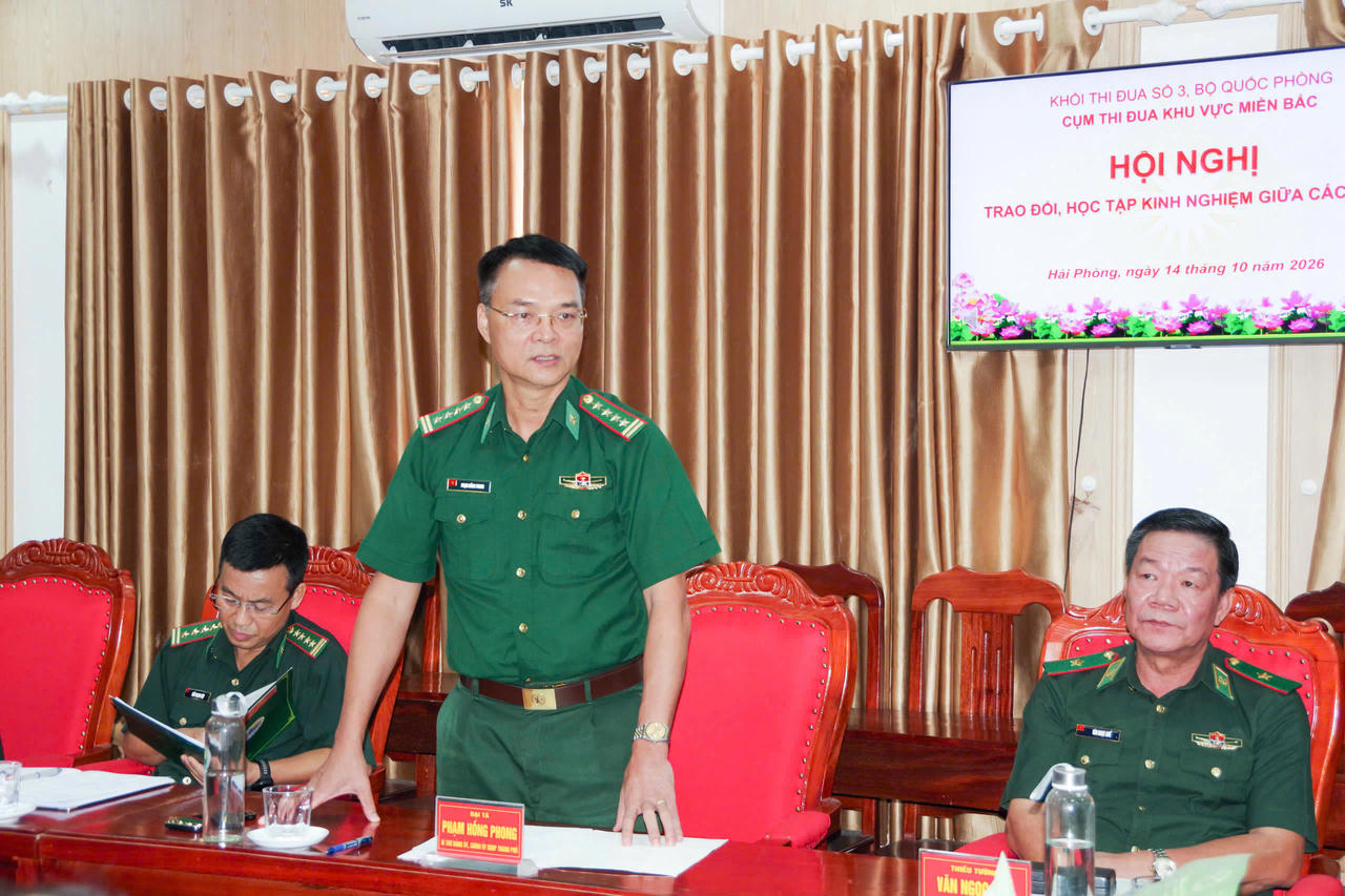 Đại diện lãnh đạo BĐBP thành phố Hải Phòng phát biểu. (ảnh BĐBP)
