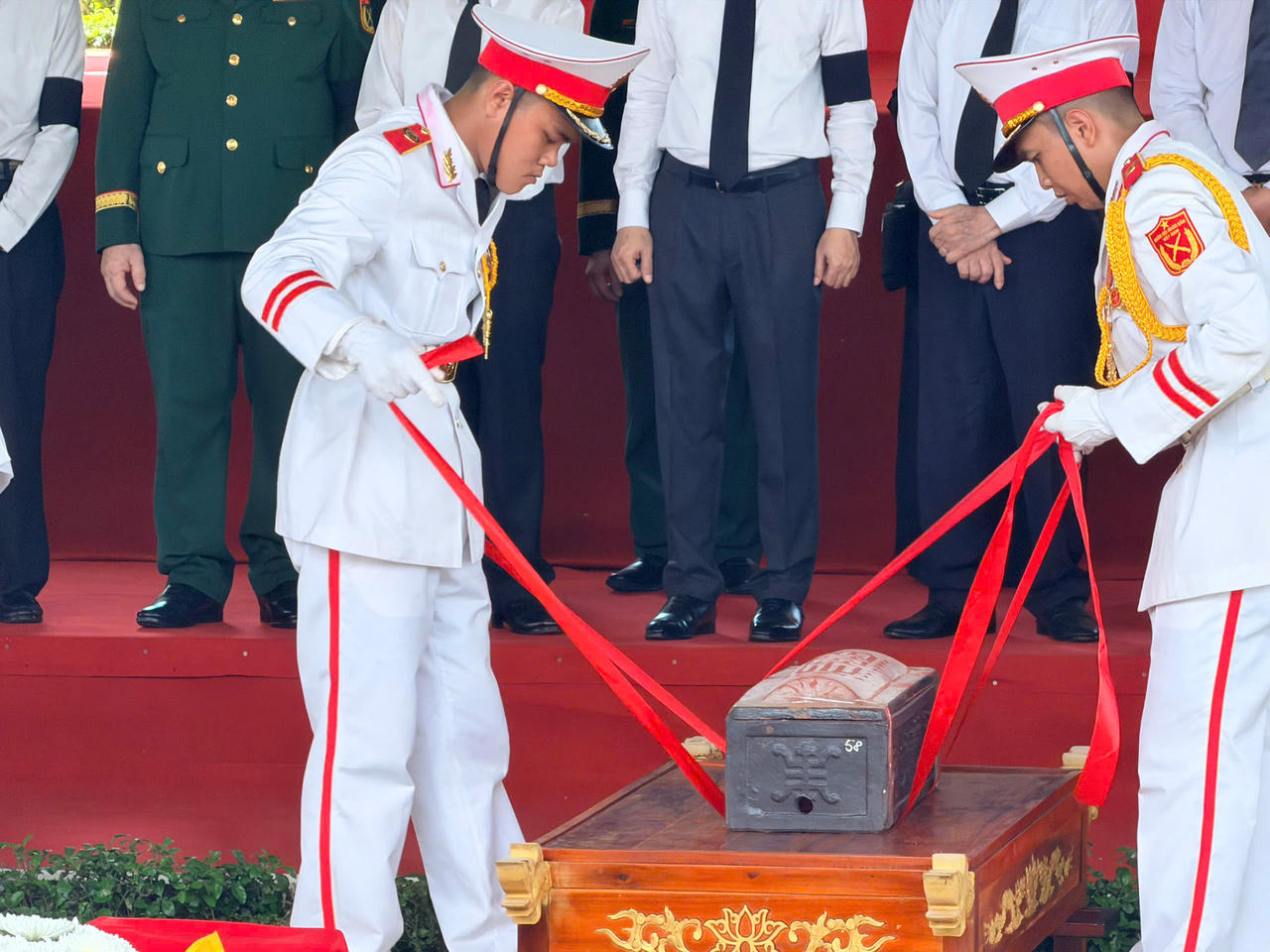 Trang nghiêm, xúc động đưa các Anh hùng liệt sĩ về an nghỉ tại Nghĩa trang Liệt sĩ TP Hồ Chí Minh