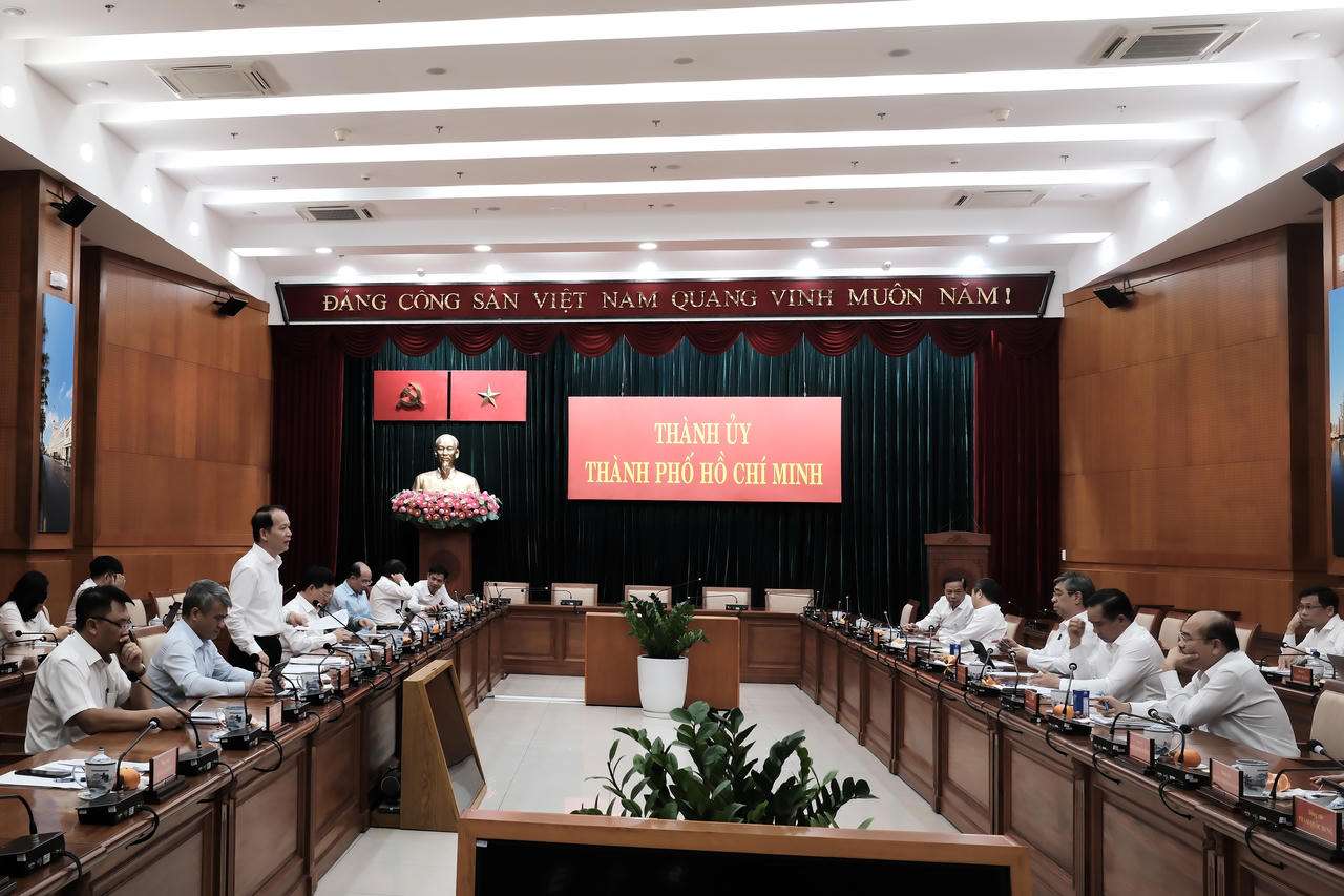Đoàn công tác Bộ Tư pháp tại buổi làm việc chiều 14/10 với Ban Thường vụ Thành ủy TP HCM. Ảnh: TU