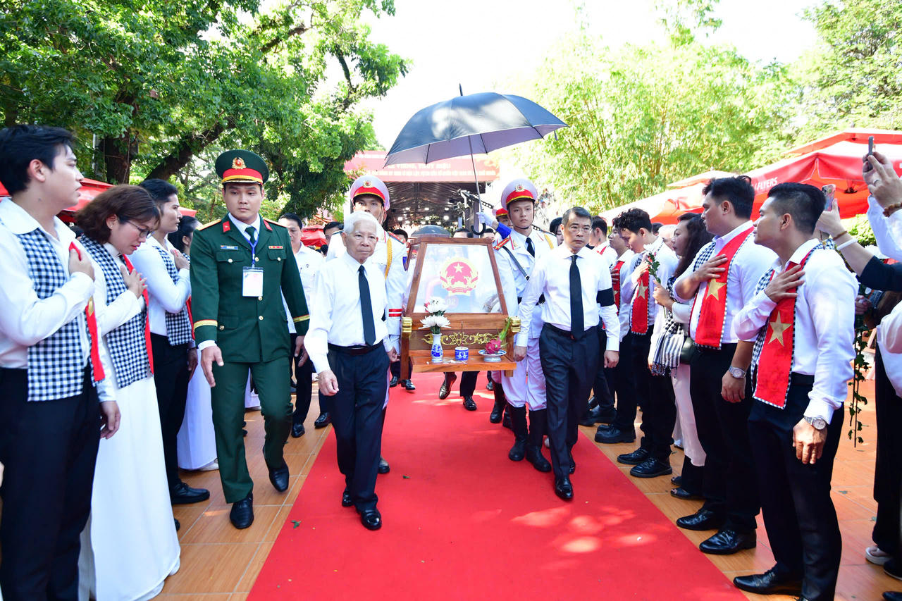 Trang nghiêm, xúc động đưa các Anh hùng liệt sĩ về an nghỉ tại Nghĩa trang Liệt sĩ TP Hồ Chí Minh