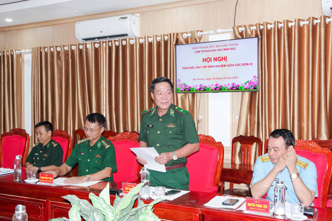Thiếu tướng Văn Ngọc Quế, Phó Chủ nhiệm Chính trị Bộ đội Biên phòng phát biểu chỉ đạo tại hội nghị. (ảnh BĐBP)