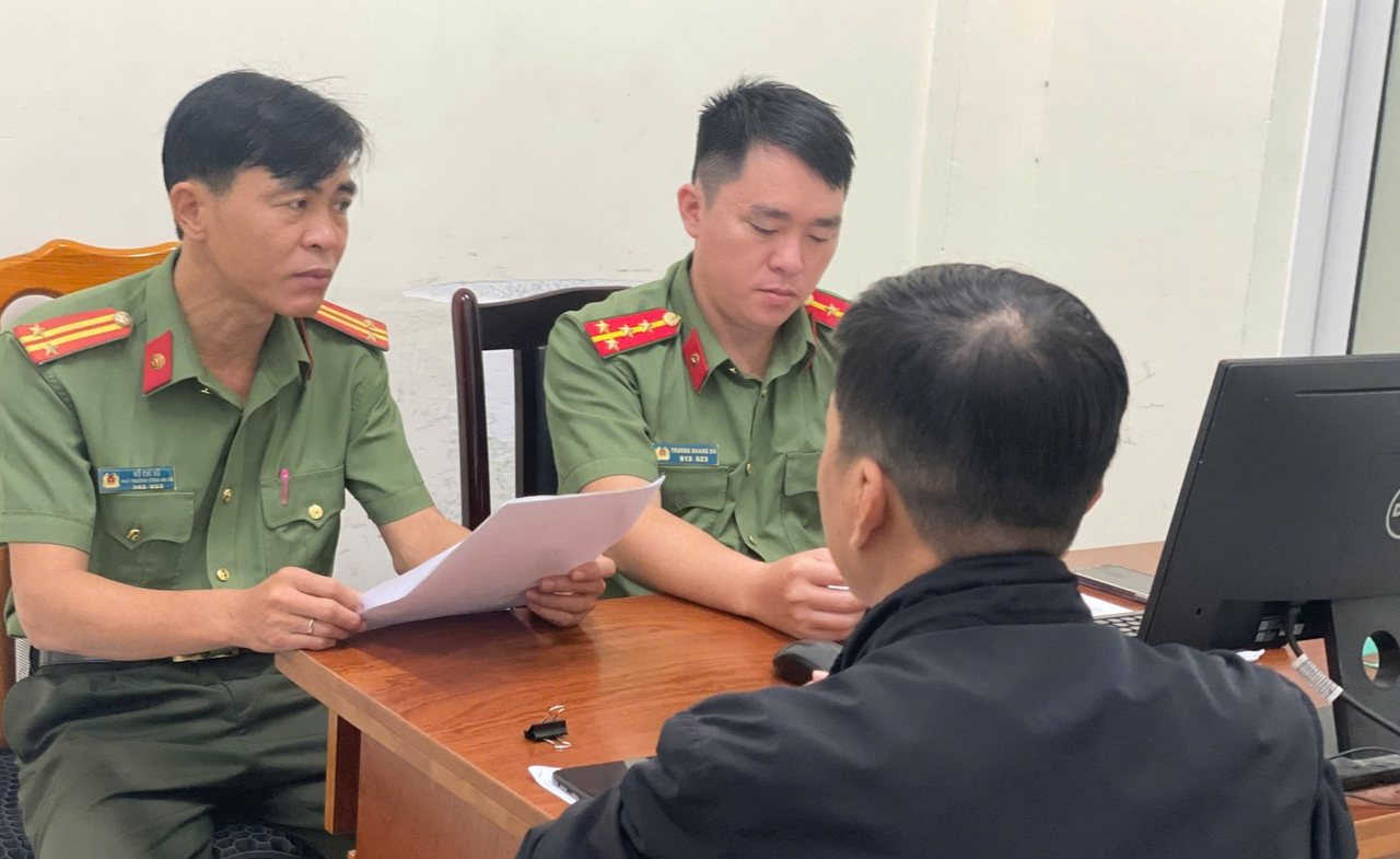 Phạt 7,5 triệu đồng hành vi "đẩy" cuộc gọi đòi nợ sang đường dây nóng Công an