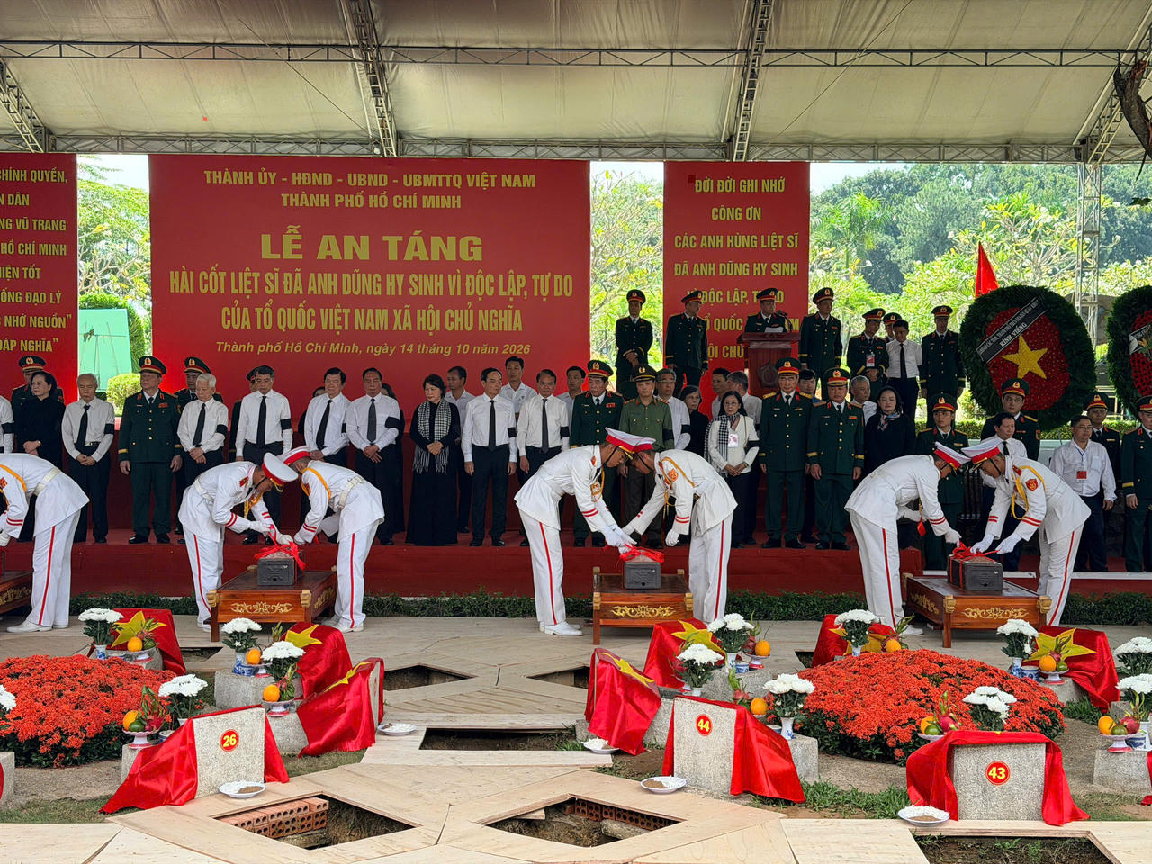 Trang nghiêm, xúc động đưa các Anh hùng liệt sĩ về an nghỉ tại Nghĩa trang Liệt sĩ TP Hồ Chí Minh