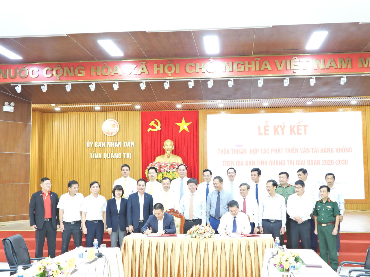 Lễ ký kết thỏa thuận hợp tác phát triển hoạt động hàng không giữa UBND tỉnh Quảng Trị và các hãng hàng không, ngày 15/10. (Ảnh: Minh Phương)
