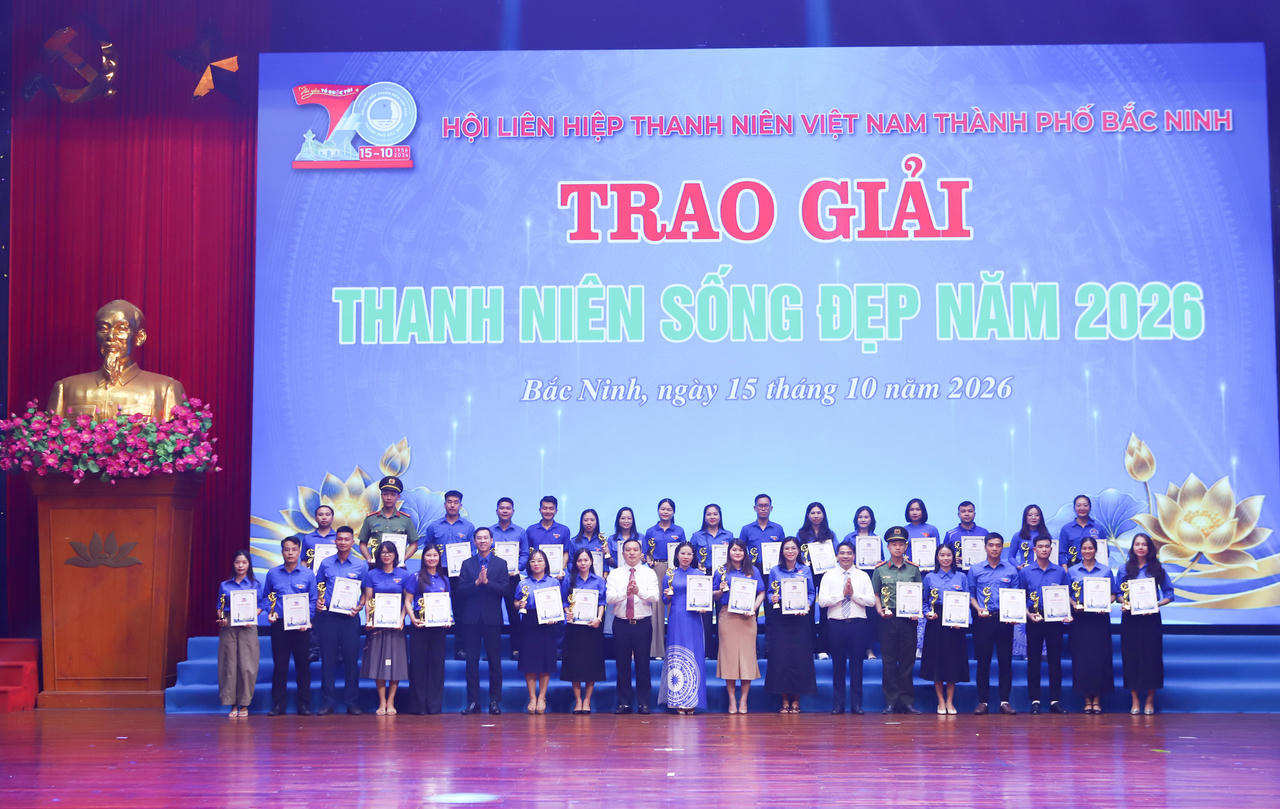 Các cá nhân tiêu biểu được trao Giải thưởng “Thanh niên sống đẹp” năm 2026 tại Lễ kỷ niệm. (Ảnh: N.H)