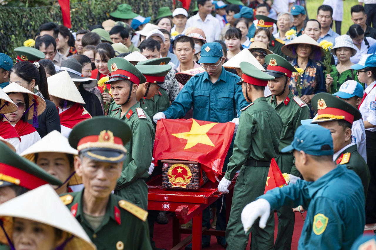 Xúc động những hình ảnh an táng 56 hài cốt Liệt sĩ tại Hải Phòng
