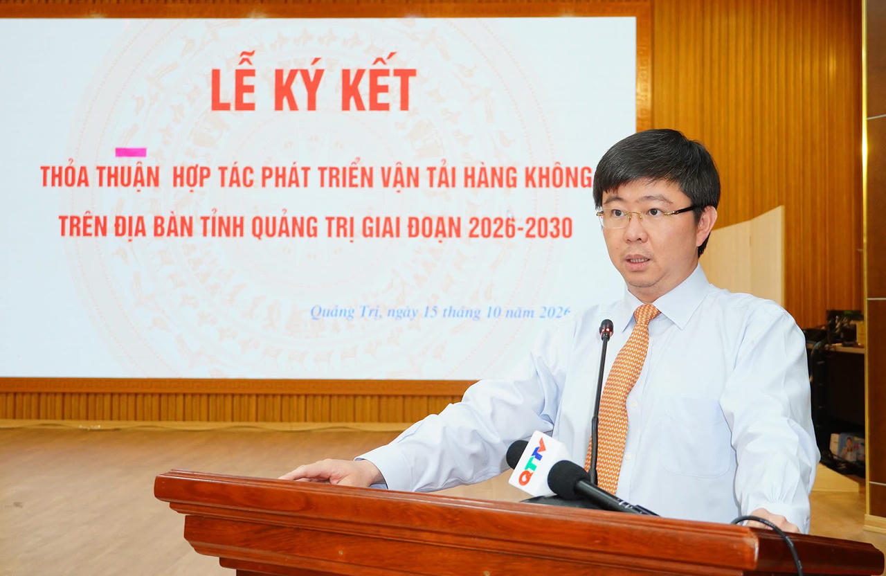 Ông Bùi Hoàng Phương, Chủ tịch UBND tỉnh Quảng Trị phát biểu tại lễ ký kết thỏa thuận hợp tác phát triển vận tải hàng không giai đoạn 2026-2030. (Ảnh: UBND tỉnh Quảng Trị)