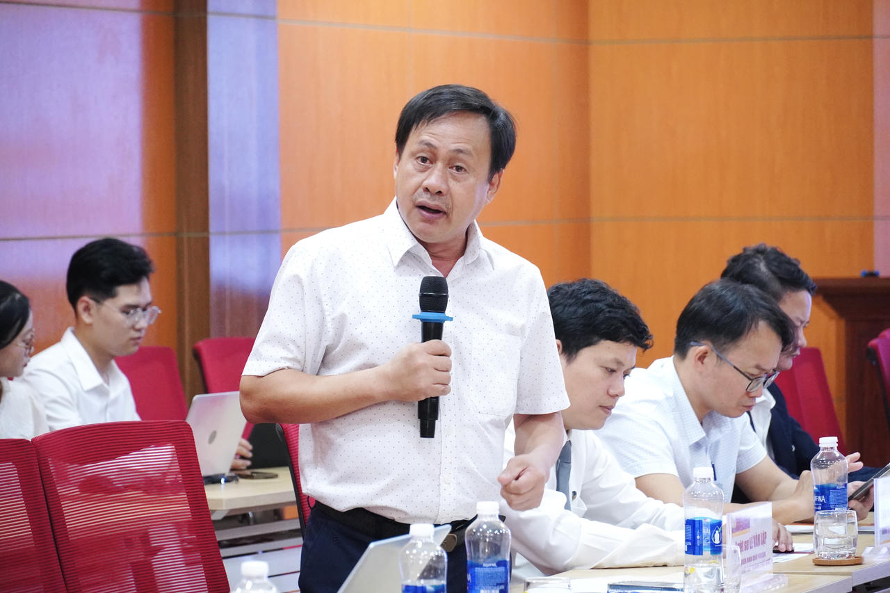 Các đại biểu trao đổi tại hội thảo (Ảnh: T.N.)