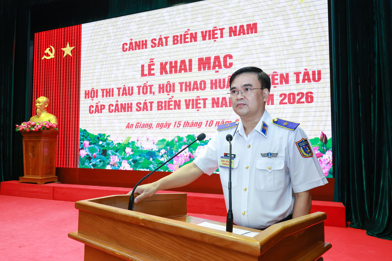 Thiếu tướng Trần Văn Lượng – Phó Tư lệnh, Tham mưu trưởng Cảnh sát biển Việt Nam phát biểu khai mạc Hội thi, Hội thao. Ảnh: Đức Tĩnh