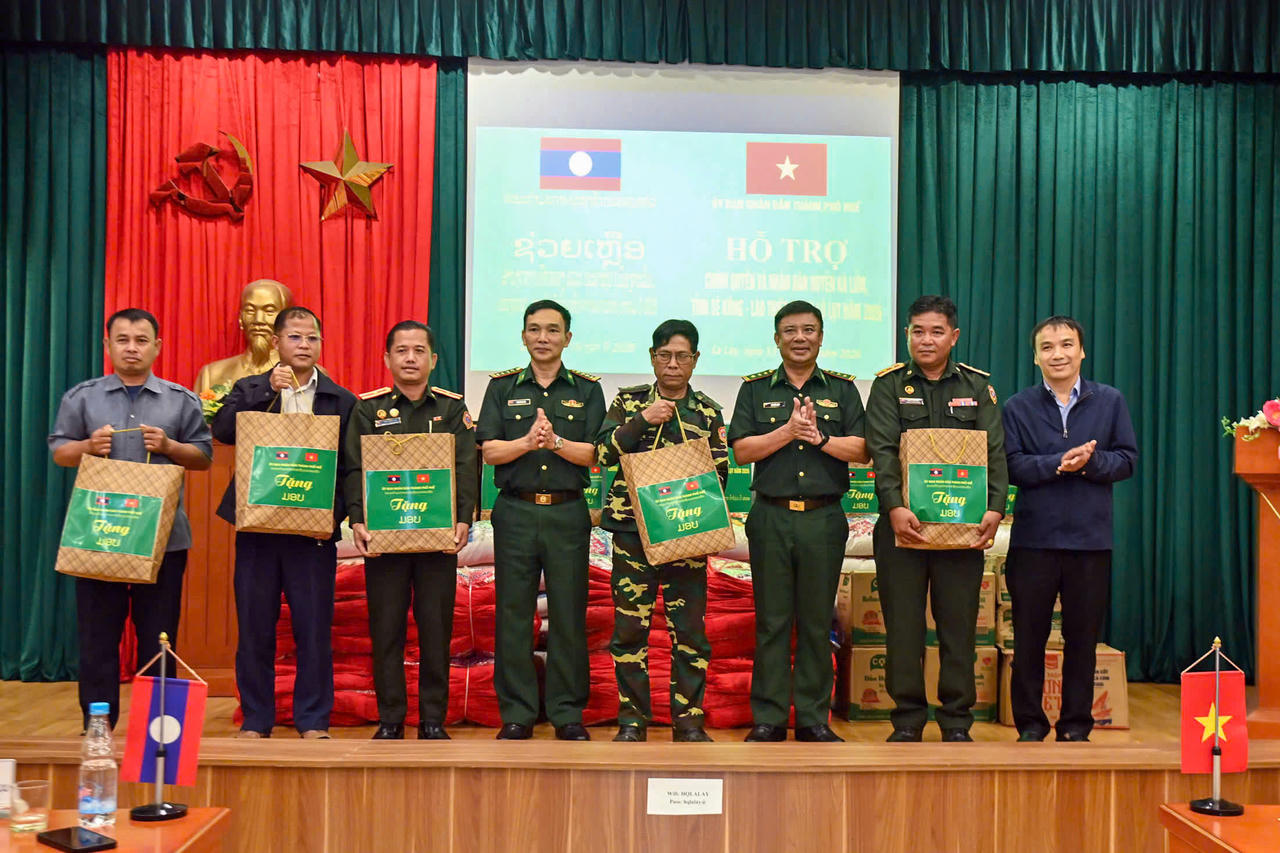 Hoạt động thể hiện tinh thần tương thân tương ái, góp phần củng cố tình đoàn kết, hữu nghị đặc biệt giữa hai nước Việt Nam - Lào. Ảnh: V. Tiến