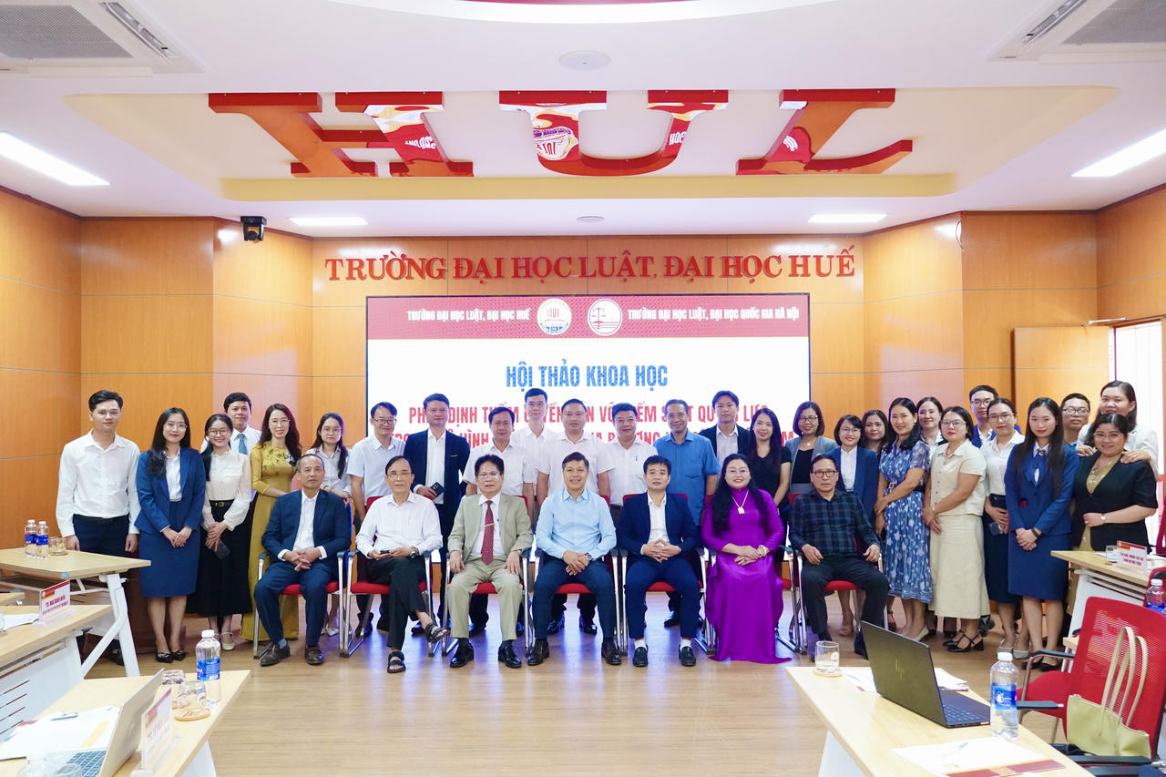 Lãnh đạo hai đơn vị và các đại biểu chụp ảnh kỷ niệm. (Ảnh: T.N)