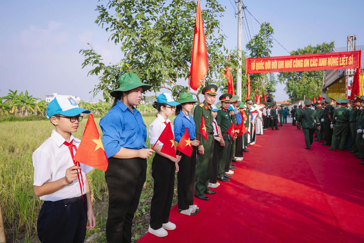 Xúc động những hình ảnh an táng 56 hài cốt Liệt sĩ tại Hải Phòng