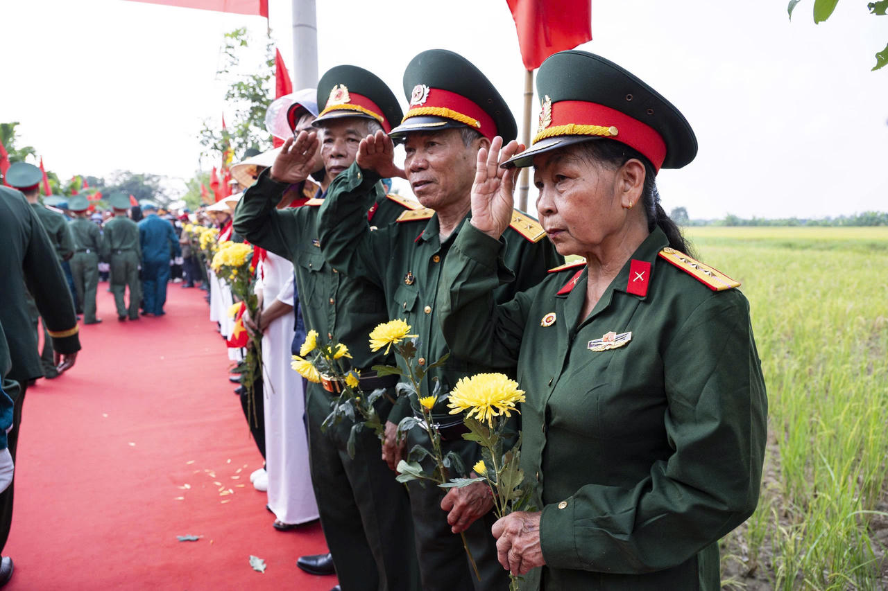 Xúc động những hình ảnh an táng 56 hài cốt Liệt sĩ tại Hải Phòng