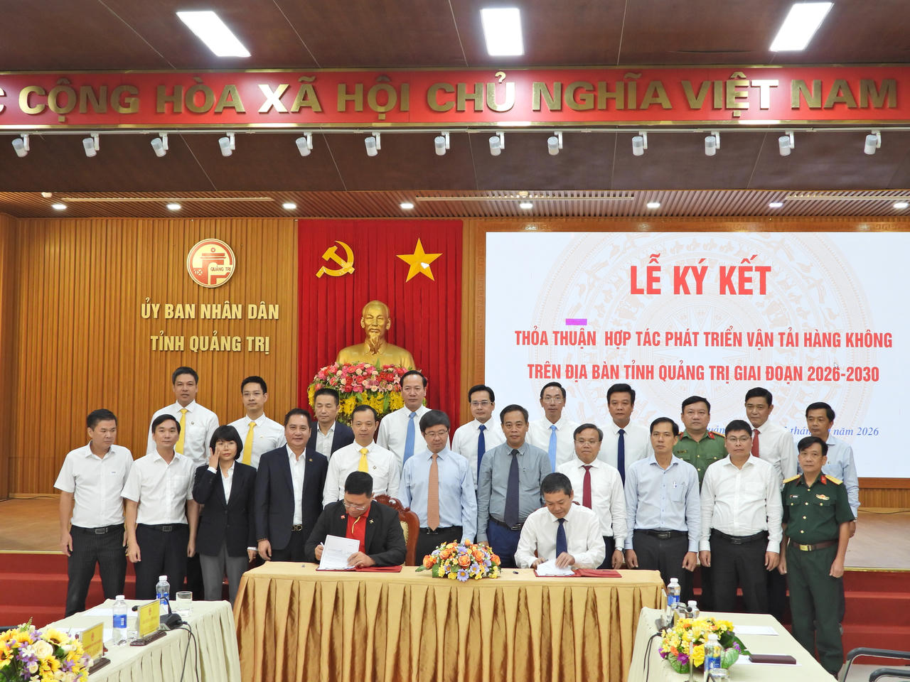 Lễ ký kết thỏa thuận hợp tác phát triển hoạt động hàng không giữa UBND tỉnh Quảng Trị và các hãng hàng không, ngày 15/10. (Ảnh: Minh Phương)